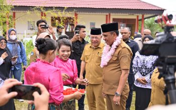 Dari SLB Salakan ke SMA 1 Tinangkung, Anwar Hafid Tekankan Komitmen Pendidikan