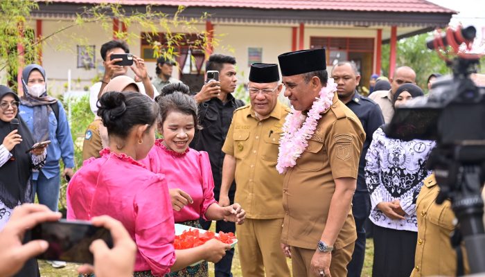 Dari SLB Salakan ke SMA 1 Tinangkung, Anwar Hafid Tekankan Komitmen Pendidikan
