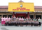 Bangun Kepercayaan Anak Sejak Dini, Kapolres Parigi Moutong Terima Kunjungan TK Bhayangkari