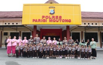 Bangun Kepercayaan Anak Sejak Dini, Kapolres Parigi Moutong Terima Kunjungan TK Bhayangkari