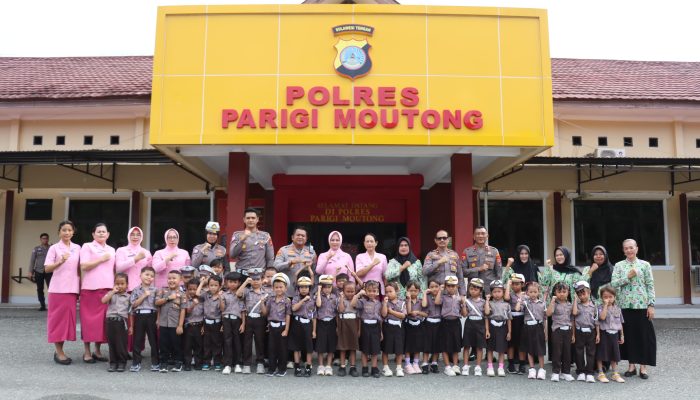 Bangun Kepercayaan Anak Sejak Dini, Kapolres Parigi Moutong Terima Kunjungan TK Bhayangkari