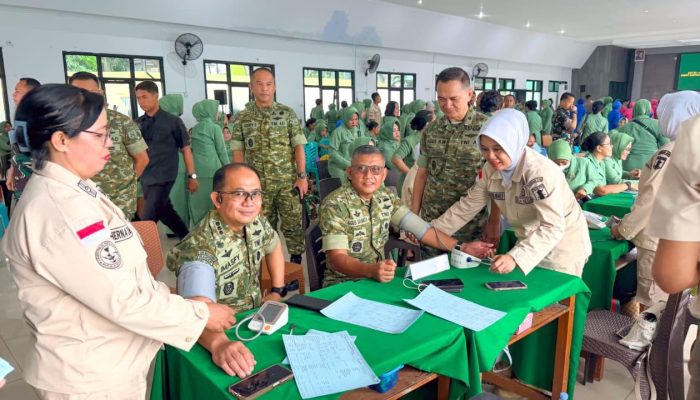 Kodam XXIII/Palaka Wira dan Persit KCK Gelar Donor Darah Peringati HUT Dharma Pertiwi ke-62 dan Persit KCK ke-80