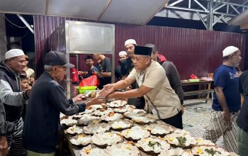 Kodam XXIII/Palaka Wira dan Komunitas Peduli Berbagi Salurkan Sahur Gratis di Kota Palu