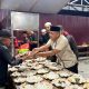 Kodam XXIII/Palaka Wira dan Komunitas Peduli Berbagi Salurkan Sahur Gratis di Kota Palu