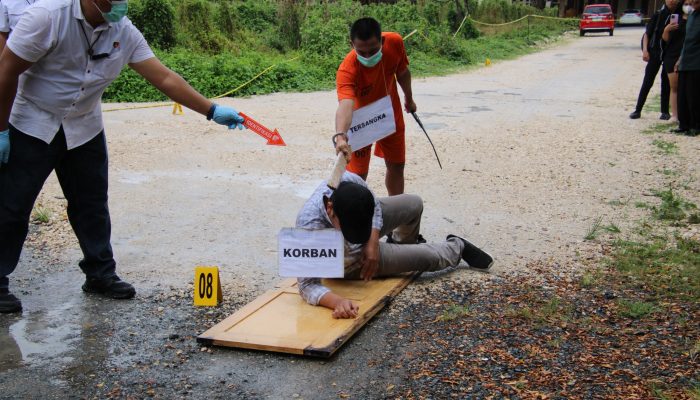 Rekonstruksi Pembunuhan Dua Warga Lobu, Tersangka Peragakan 20 Adegan