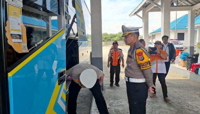 Cek Kelayakan Bus Mudik, Dirlantas Polda Sulteng Ramp Check di Terminal Mamboro