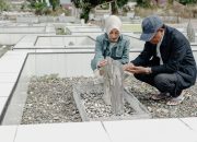 Gubernur Anwar Hafid Ziarah ke Makam Orang Tua Usai Halal Bihalal