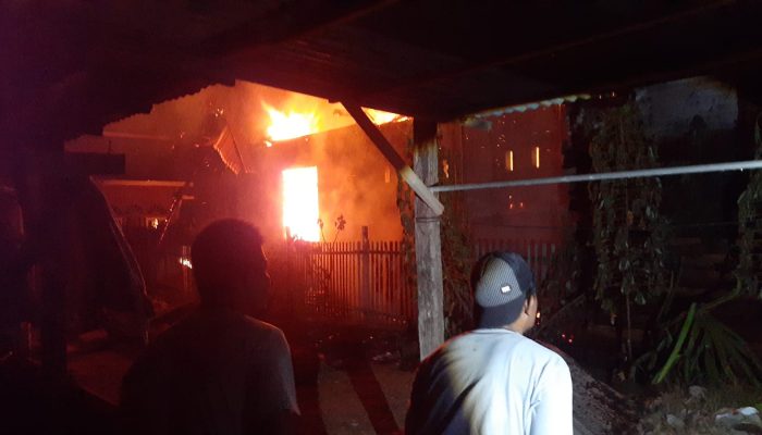 Kebakaran Hebat di Talise, Damkar Turunkan 5 Unit