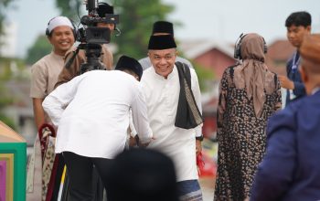 Warga Antusias Ikuti Salat Idul adha Bersama Pemkot Palu di Lapangan Vatulemo