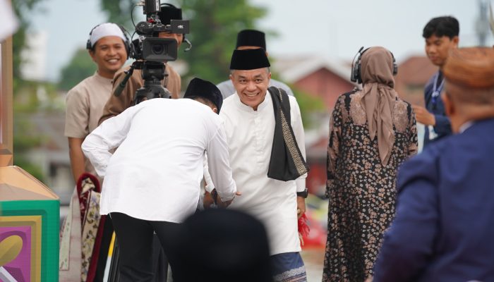 Warga Antusias Ikuti Salat Idul adha Bersama Pemkot Palu di Lapangan Vatulemo