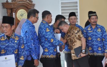 Wali Kota Palu Serahkan SK Pensiun, ASN Diminta Tetap Jalin Silaturahmi