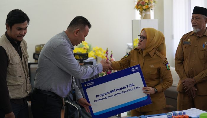 Pemkot Palu Terima Bantuan 10 Halte Bus dari BRI