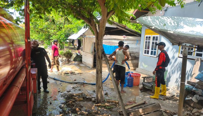 Banjir Bandang Rendam Puluhan Rumah di Avolua, 50 Warga Mengungsi